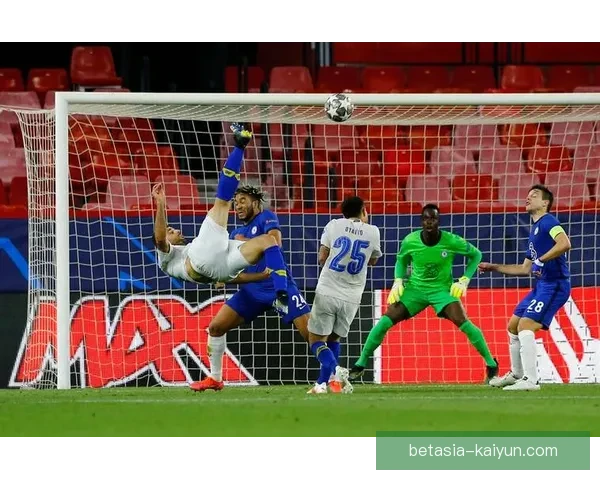 塔雷米在近期比赛中展现出强大的进攻创造力，状态持续提升引人关注。